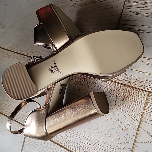 ✨️Metallic Rose gold Copper Rhinestone Platform sandal size 6.5 Nella - Picture 6 of 8